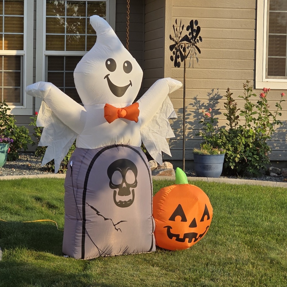Gemmy 5 ft Airblown Inflatable Halloween Ghost Pumpkin Tombstone Scene Cemetary